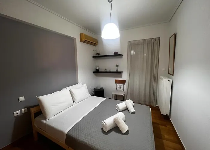 Chrystall'S Athens Home